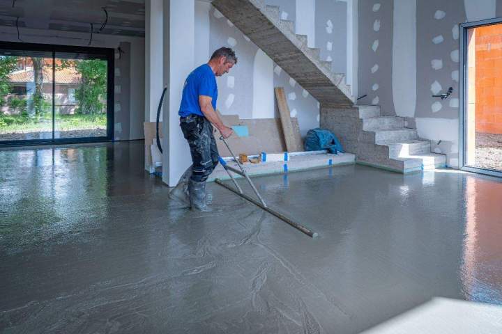 Travaux de revêtement de sol en chape fluide Auvergne 